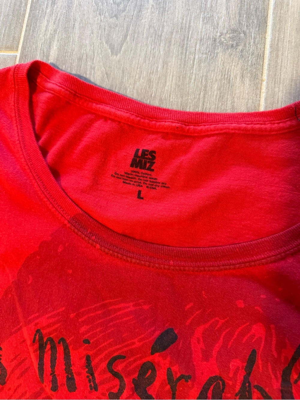 Les Misérables Red Graphic Tee - Classic Crew - Picture 2 of 2